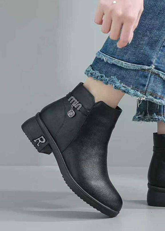 يله بنات اليوم سوين تخفيضات على جميع بوت صار بس 15 الف بلاش صار 
يوجد خدمة كافت المحافظات 
رقم واتساب ***********
