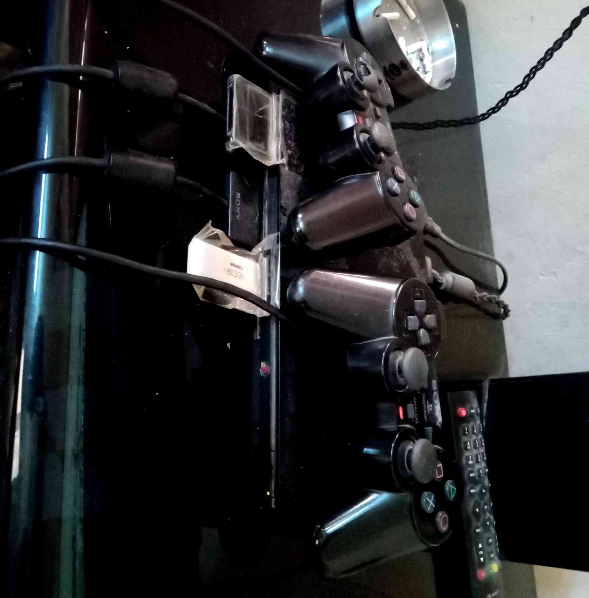 السلام عليكم
غراض للبيع 

حي العامل

***********
