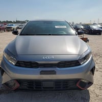 سياره للبيع فورتي 2023جيتي لاين  فول   السياره بدون ايرباك رقم بغداد  ...