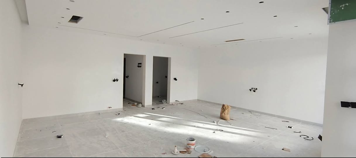 ‏                                      ﷽
                 🏢 خانوو بۆ فرۆشتن 🏢

‏ ‎🔺#کۆدی_ژمارە : 1108
📍#مامۆستایان

📍#ناونیشان :-  مامۆستایان، نزیک مزگەوتی شافیعی 

‏‌‎🅰️ #ڕووبەر :- ـ   170 مەتر

🌗 #پێشی :-  ـ  8,5 مەتر

🚧 #شەقام :-  10 مەتری

🔶#ڕووی :-  ئەزمەڕ

      
📮 تێبینی :-  خانووێکی 172 مەتری دوو قات لە گەڕەکی مامۆستایان بۆ فرۆشتن، خانووەکە پێکدێت لە دوو نهۆم بۆ دوو ماڵی جیا دەبێت، خانووەکە تازەیه و کەسێ تێنەچووە، سیستەمی شۆڤاژ، دەکتی موبەریدە و سەقفی مەغریبی و لایتی لینەری تێدا بەکارهاتووە نەخشەی هەردوو قاتەکە وەک یەکە و پێکدێت لە، هۆڵ و میوان، مەتبەخ سارد و گەرم، موشتەمەلات و سێ ژووری نوستن لە هەر قاتێکی خانووەکەدا.  
...............................
بۆ زانینی نرخی ئەم خانووە ژمارە (1) لە کۆمێنت دابنێ 
ڤیدیۆی خانووەکە لە تیکتۆی نوسینگەی بەرهەم بەردەستە لە کۆمێنت لینکەکەی دانراوە
................................

‏‌🔸 بۆ زانیاری زیاتر دەتوانن پەیوەندی بکەن :- 
مامۆستا بەرهەم :   *********** 
کاک بەهمەن :         *********** 
.....................
ناونیشانی نوسینگە: سلێمانی تازە،  خوار مزگەوتی ئەبوبەکری صدیق ،جادەی قەنات،فەرعی بەرامبەر دارەسوتاوەکە
..................
تۆی بەڕێز هەر موڵکێکت هەیە دەتەوێت بیفرۆشیت یان بە کرێی بدەیت  دەتوانیت بۆمان بنێری و بێ بەرامبەر بۆت بڵاو دەکەینەوە
