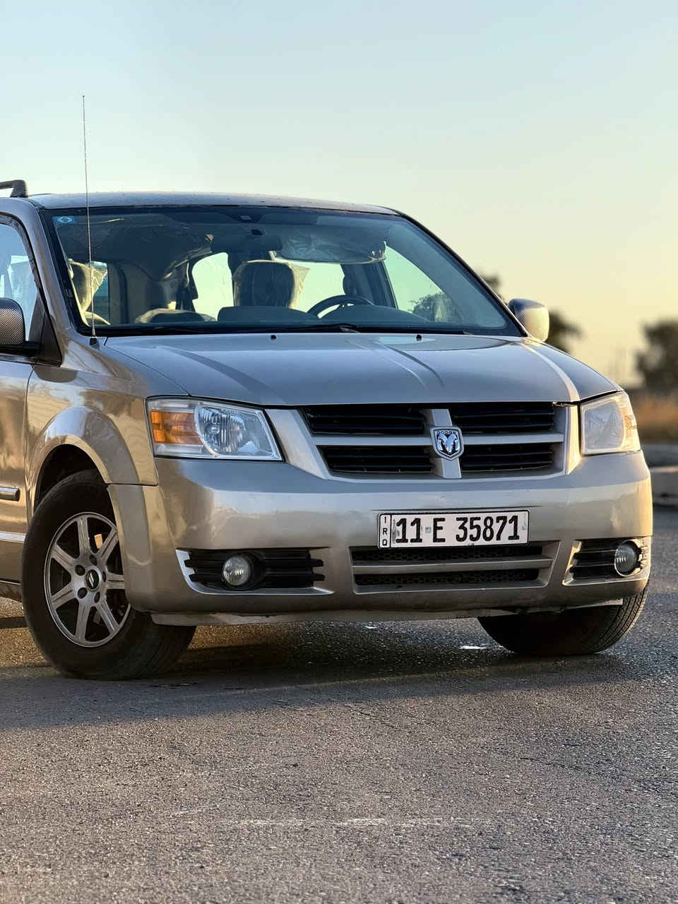 دوج كرفان ٢٠٠٨ رقم بغداد ماشية ١٩٠ سياره نضيفة الحمدلله مصبوغه حزام بدون حادث وصوره قبل الصبغ موجوده 
مواصفات 
مكينه ٣.٣ المرغوب ونضيف 
كير جديد مصالي هواي من شاده تقريبا شهر 
تخم ( تاير + ويل ) جديد 
٣ قطع تبريد 
داخل محدث شكل الجديد ٢٠١١ وفوك 
كشنات منفصل وبلع 
تبريد تدفئة كله شغال 
شاشه دوج بلاديه 
تخم LED
باب وجنطه ميكانيك 

مكان عامريه بغداد سعره ١٠٧ وبيه مجال للإستفسار ***********
