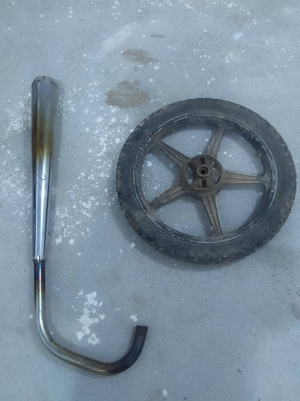 السلام عليكم شباب صالنصات للبيع هاي نجمه محترقه ومكسور كسر القير بس ترهم سيليكون نظيفه همين وتاير فيوم اذا تشترون سعر الصالنص النجمه بسرعه والثانيه بعشره لا تتعبني وتعبك المو شراي لا يدخل


**إذا كنت صاحب هذا الإعلان وتريد حذفه لأي سبب، رجاءا أرسل رسالة إلى الدعم الفني**