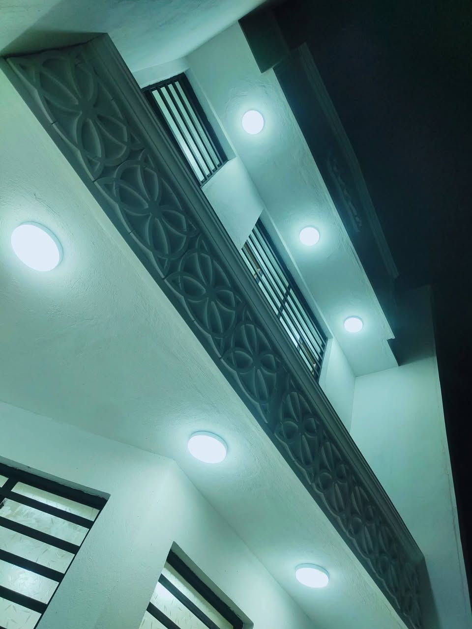🏠 / دار للبيع
مساحه 100 م طابو زراعي سند 25
واجهه 5 م / نزال 20 م 

🧱 بناء حديث درجه أولى ( تشطيب نهائي )

الطابق الاول / مطبخ . أستقبال . هول . غرفه . مجمع صحيات  داخالي وخارجيه . كراج 

الطابق الثاني / 2 غرف . هول . مجمع صحيات 

🌏 الموقع / شارع 80 مال كربلاء ( قريب من البانزين خانه)

للأستفسار أكثر📞
***********
