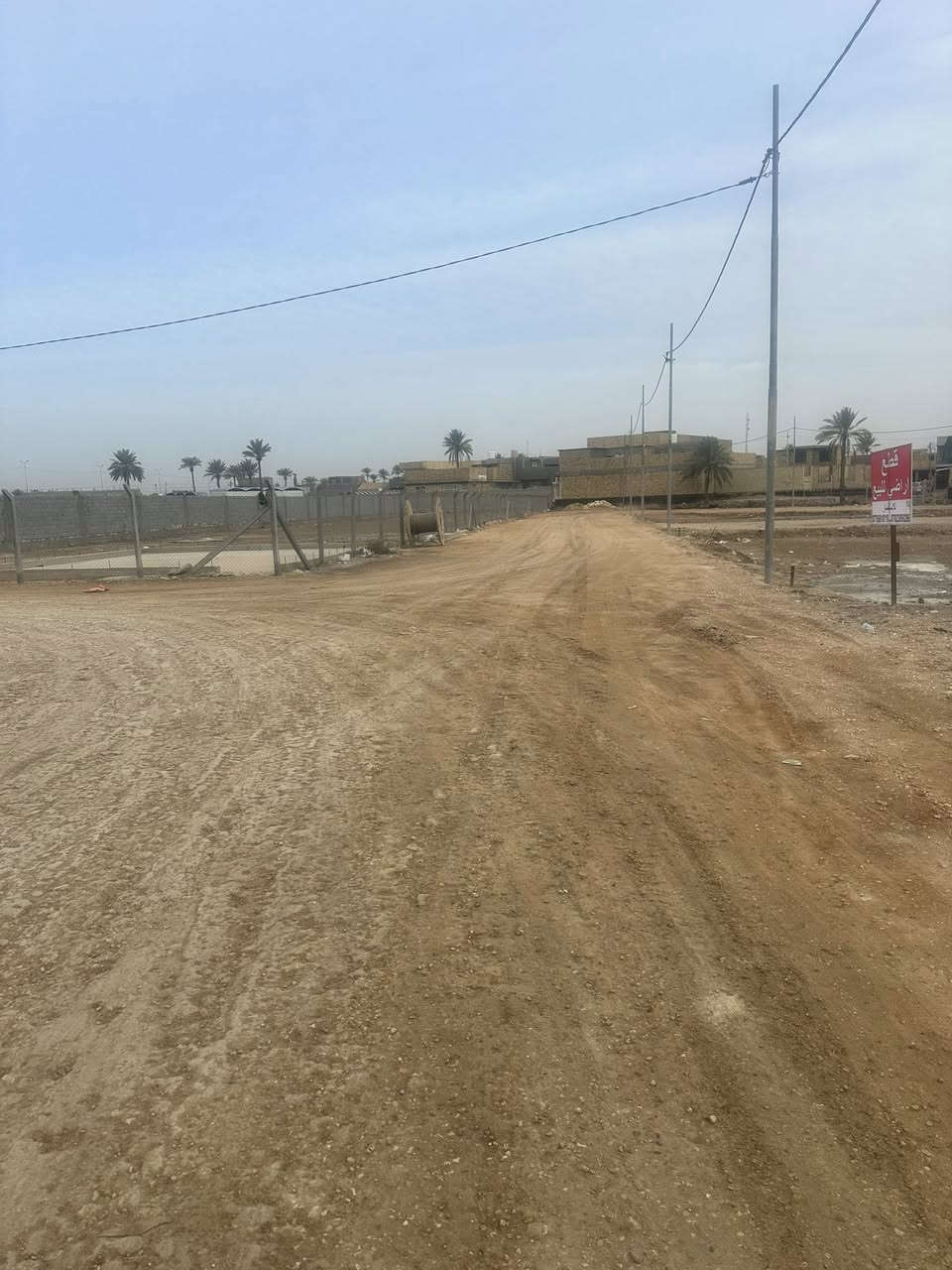 قطعة 200 متر الواجهه 10 متر و النزال 20 متر قريبة جدا من شارع 100
***********
