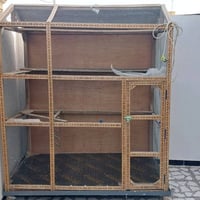 قفص للبيع مستخدم قليل طول 2 متر  عرض 2 متر نزال 1 متر 07814871356