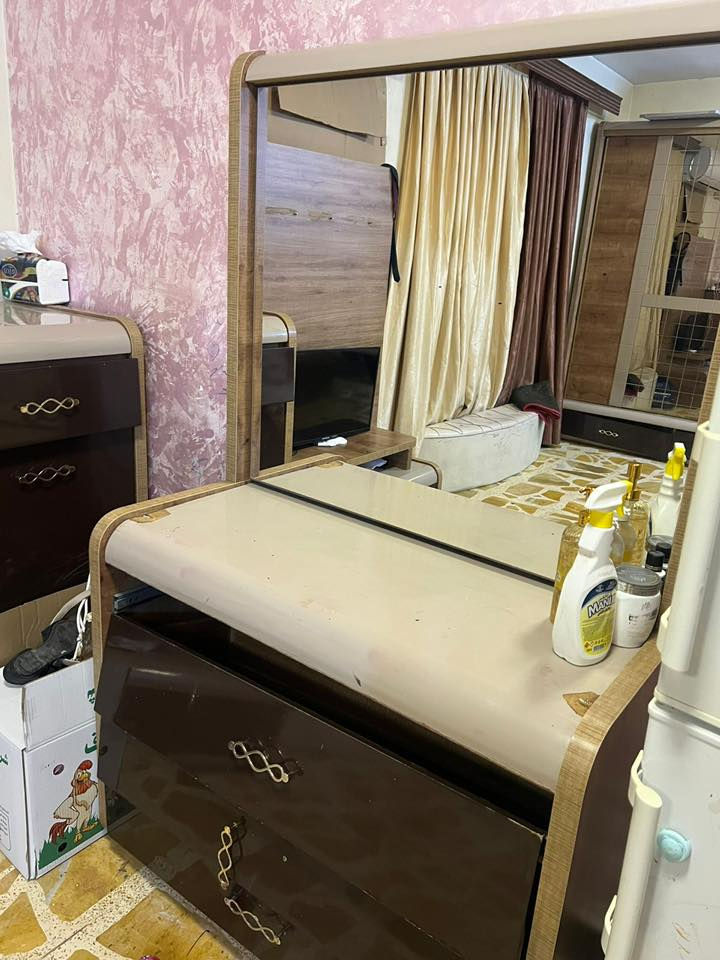 غرفه نوم تركية للبيع  
بيهه بس الجرارات تعبانه 

***********
