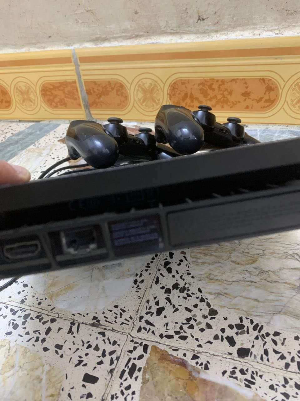 بلي 4 سلم اوربي للبيع نظيف جداً مع الشاشة ٣٢ بوصة
بلي 4 سلم اوربي للبيع نظيف جداً 
ذاكره 500Gb
نظام 11.50 يعني تكدر تهكره وتلعب مرتاح 
كيبلات كامله و جوستك عدد ٢ اصليات مو باله
وشاشه ويا هم شونك شغاله و حجم ٣٢ بوصة

السعر 325 الف دينار ( البلي كامل + الشاشة ) 
مكاني بغداد الطالبية 
***********
