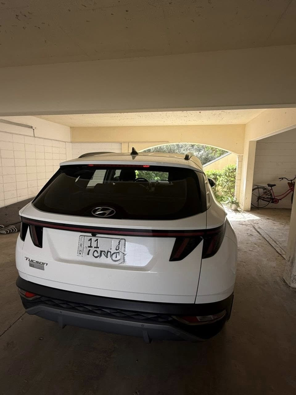 السلام عليكم
للبيع توكسان مديل  2023 خليجي شركه الاولى ام الضمان 

فول عدى البنوراما 
كفاله عامه من التبديل والصبغ والبارد 
وكير مكينه كفاله
 
رقم بغداد الجديد وبأسمي وتحويل مباشر

ماشيه 53 الف
اسبير وعده وكتلوكات الشركه
السياره بعدها بالضمان 

داخل اسود ، مقاعد اماميه كهرباء 
تبريد قطعتين ،شاحن تلفون
سايد بريك دكمه ، اوتو هولد
مود درايف ، نظام المنحدرات 
حساس امامي ، حساس خلفي 
شاشة  كامره متحركه ، بردات خليفة 
مكينه 2000 ، تشغيل عن بعد 
اريل نفكيشن ، بقية المواصفات المعروفه 

مكان السياره بغداد الرصافه
ملاحظه ( بيها زلوغ بالدعاميه مثل ماموضح بالصور )
السعر 205 وبيه مجال للطيبين

للاتصال 
***********
