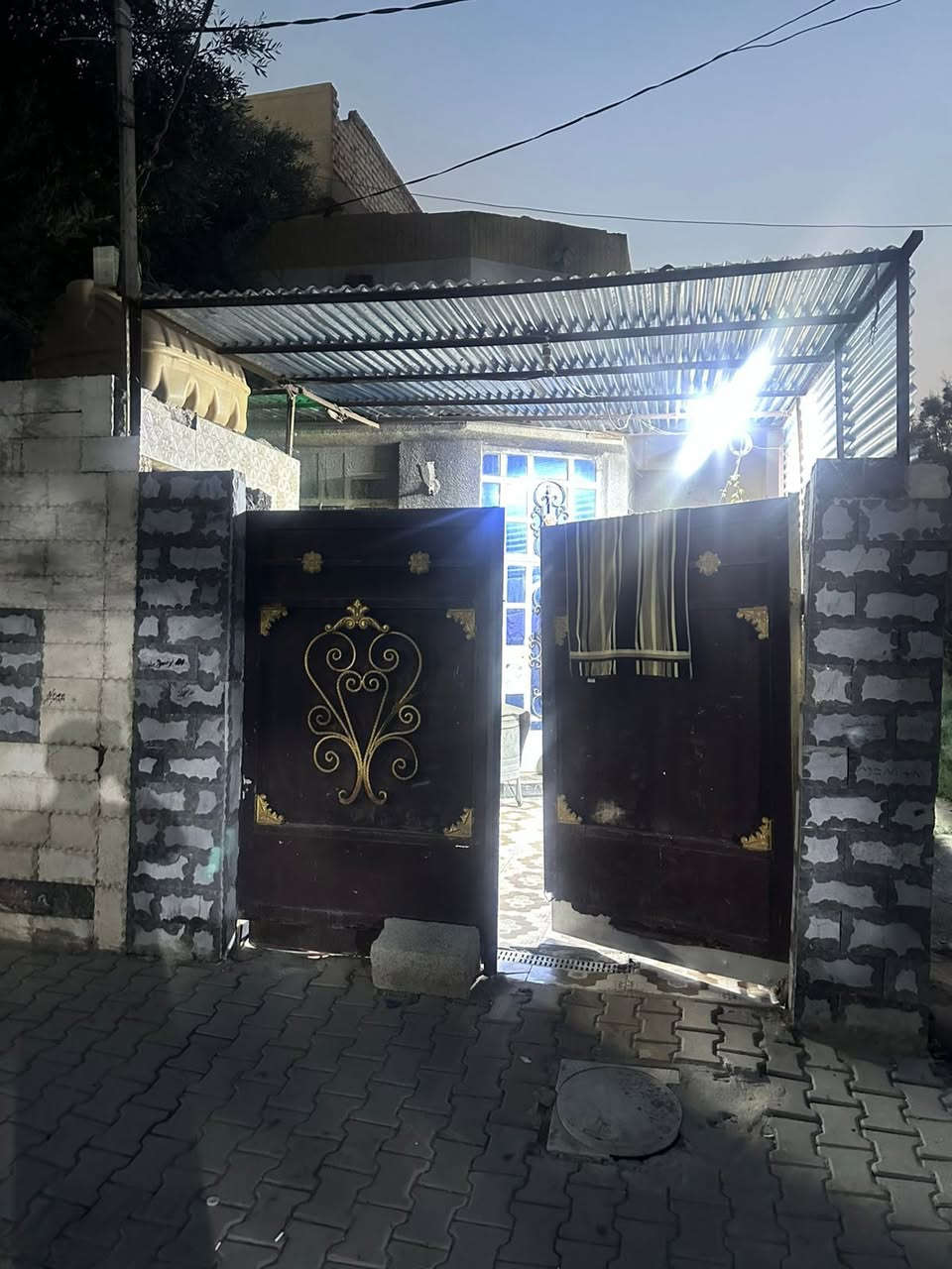 السلام عليكم 
⚠️يعلن مكتب عراق السلام للعقار 
      عن توفر 
🏠 منزل للبيع مساحه 100م
       طابق ونصف منطقة الحسينيه
         مسقد شارع المدارس 
         مدخلين استقبال +حولي
     +صحيات + ترك +غرفة نوم
للاستفسار الاتصال على الارقام :
لؤي التميمي 
***********
قصي التميمي 
***********
أو زورنا في مكتبنا مكتب (عراق السلام) 
اهلا وسهلا بيكم
