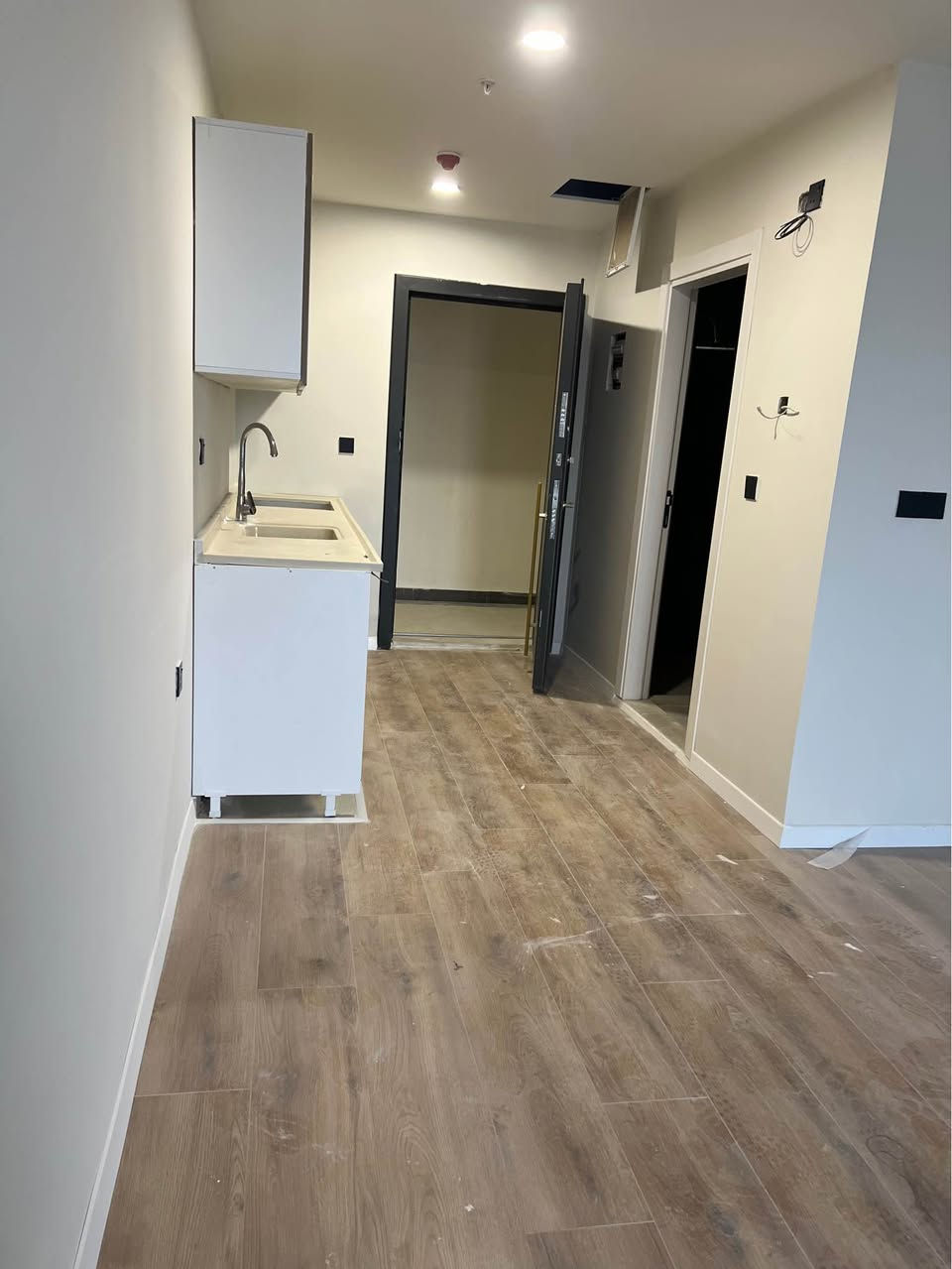 # ستوديو للبيع 
#موثث #فارغ  / 
     #الموقـع_اربيــل
 #مجمــع #كرين وورلد  #GREEN WORLD
# امتلك شقتك الان في قلب اربيل #مـوقع اســتراتيجـي 
#طـلالة مميــزة ع بحيرة الباڤيلون
#ســعر مناســب $$$ 
❍مسـاحـة من 53 m الى 68m
∞شـامل الخدمــات 
ومتوفــرة 24 ســاعة 
❍للاستفسار أكتــر التواصـل
  اتصــال او ((واتــس اب))
#***********# أربيل, العراق
