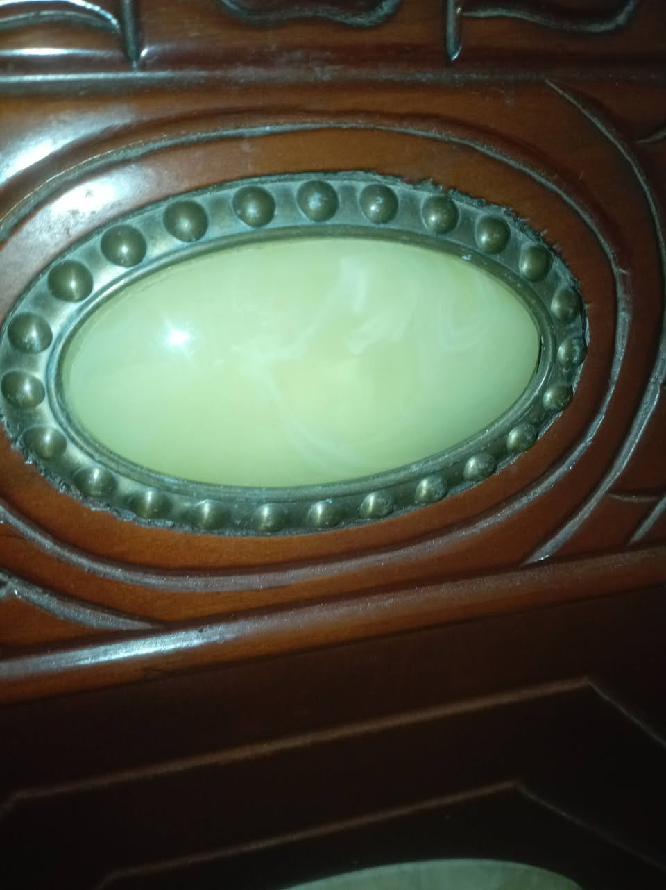 ميز مع ست كراسي مزغرف بالمرمر وسقف الميز مرمر طبيعي ٢٠٠ الف ومجال مجميدة ١٥٠ خمس دوشكات مع ست مخدات ٢٥٠ الف قنصور ٦٥٠ الف ***********

