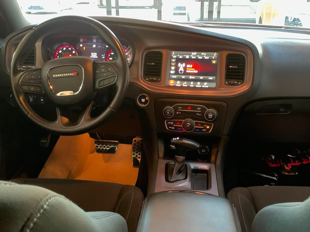 جارجر sxt  2023  بلاك توب  اصل
لون مميز برتقالي 

وارد امريكي دخول جديد (مرقم اربيل )

 /  فقط رصعه بالبنيد ومعدله بارد بدون صبغ بدون تبديل بدون دواخل /تعتبر كلين

بدنه بلادي دواخل كله بلادي لايتات بلادي 

ماشيه 24 الف ميل

المواصفات :

* مصابيح أمامية زنون . 

* كشافات الضباب زنون . 

* المصابيح الأمامية مع LED . 

* حساسات خلفيه 

* شاشه كبيرة مع نظام ملاحة

* الشاشة مع اوپشنات SRT . 

* سستم صوت الپاين .

* ويل ارتي قياس 20 انج . بلادي

* مقاعد أمامية كهربائية عدد 2 . 

* تشغيل عن بعد . 

* ستيرن كهربائي . 

* محدد سرعة بلوتوث . 

* كاميرا خلفية .

* مرايا متحسسة للاضاءة العالية .

* دخول ذكي (بصمة) .

* ⁠استفسار ***********
***********

* ⁠مكاني كربلاء مدينة معارض كربلاء الجديده

*
