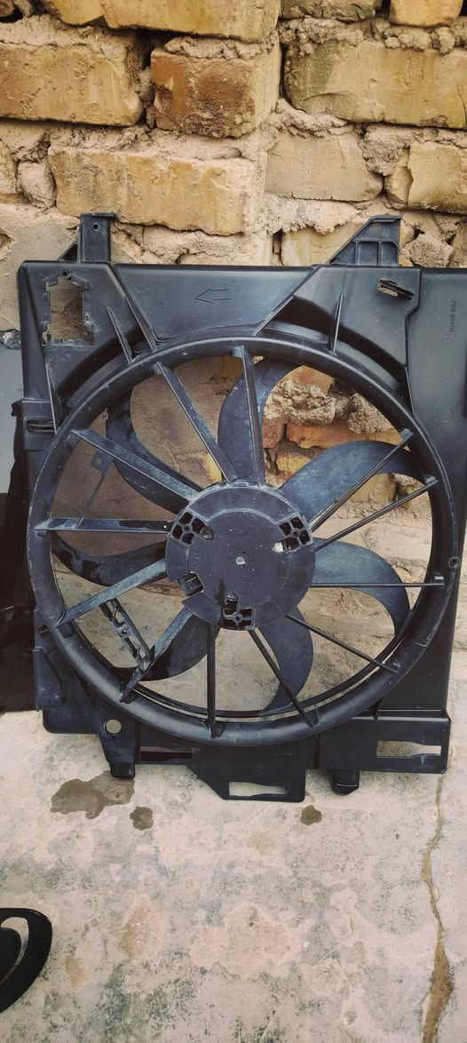 السلام عليكم شباب
من رخصة اصحاب التجمع
غراض دوج كرفان للبيع
جامه خلفيه اصلي مضلل
مروحه راديتر فحم
طخم دبلات استعمل قليل شرط شغالات على الفحص
راسني خاص وبيك خير وتدلل 
رقم الجوال ***********
