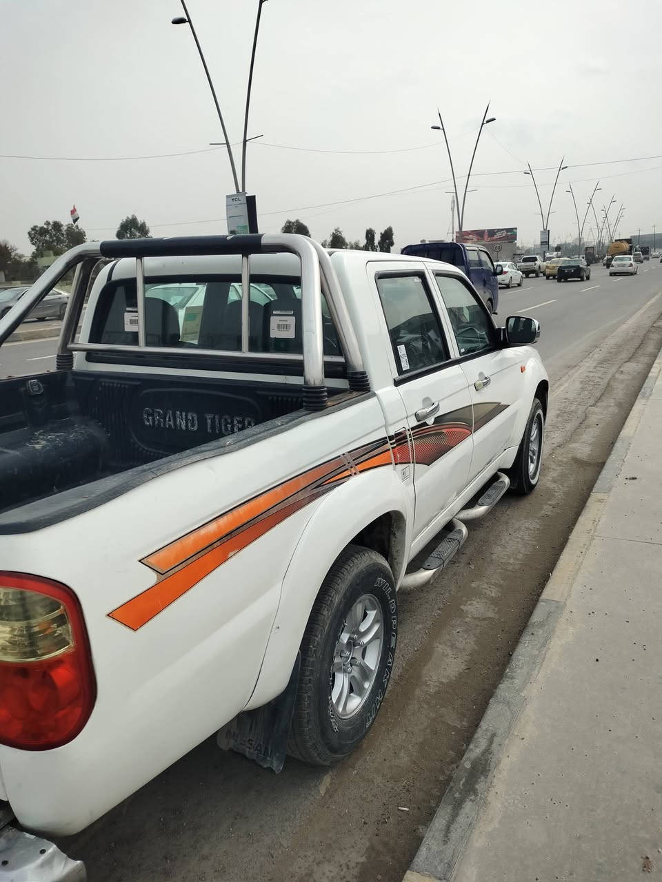 السلام عليكم بيكم للبيع نوع سكاي موديل 2013سياره بيها  طخه صغيره موجوده صورتها طخم جديد كير محرك شرط سنويه جديده رقم جديد هزه كامله شرط التحويل السيارة بسمي رقم بغداد مشروع وطني وين مايعجبك حول مكان السيارة موصل‏السعر78 وبيها مجال ،⁦:⁠-⁠\⁩  ‪0774 089 7677‬‏
