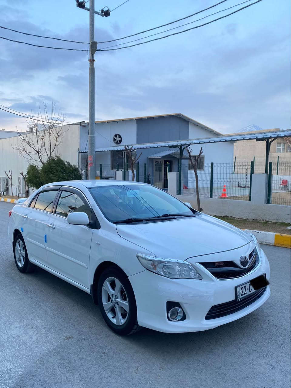 کرۆلا 2013 مواسەفات خەلیجی سپی بەفری مەکینە گەورە فول مواسەفات بێ سلایت  
تەنها 76 هەزار رۆیشتوە 
مەکینە گەورە ١٨ ی بیلادی   
دەعامی بۆ دەعامی بێ سبوغ  بێ جەمپ  
بێ تەزرە چواتایەی لۆک تەنها دو ساردی هەن   
چرکەو وەرەقەی لئ بکوژە 
شوێن // سۆران 
گێر و مەکیەنەی بەشەرت 
هیچ کێشەیەکی تێدا نییە 

ژمارەی خاوەنەکەی 
*********** واتس ئاپ أربيل, العراق
