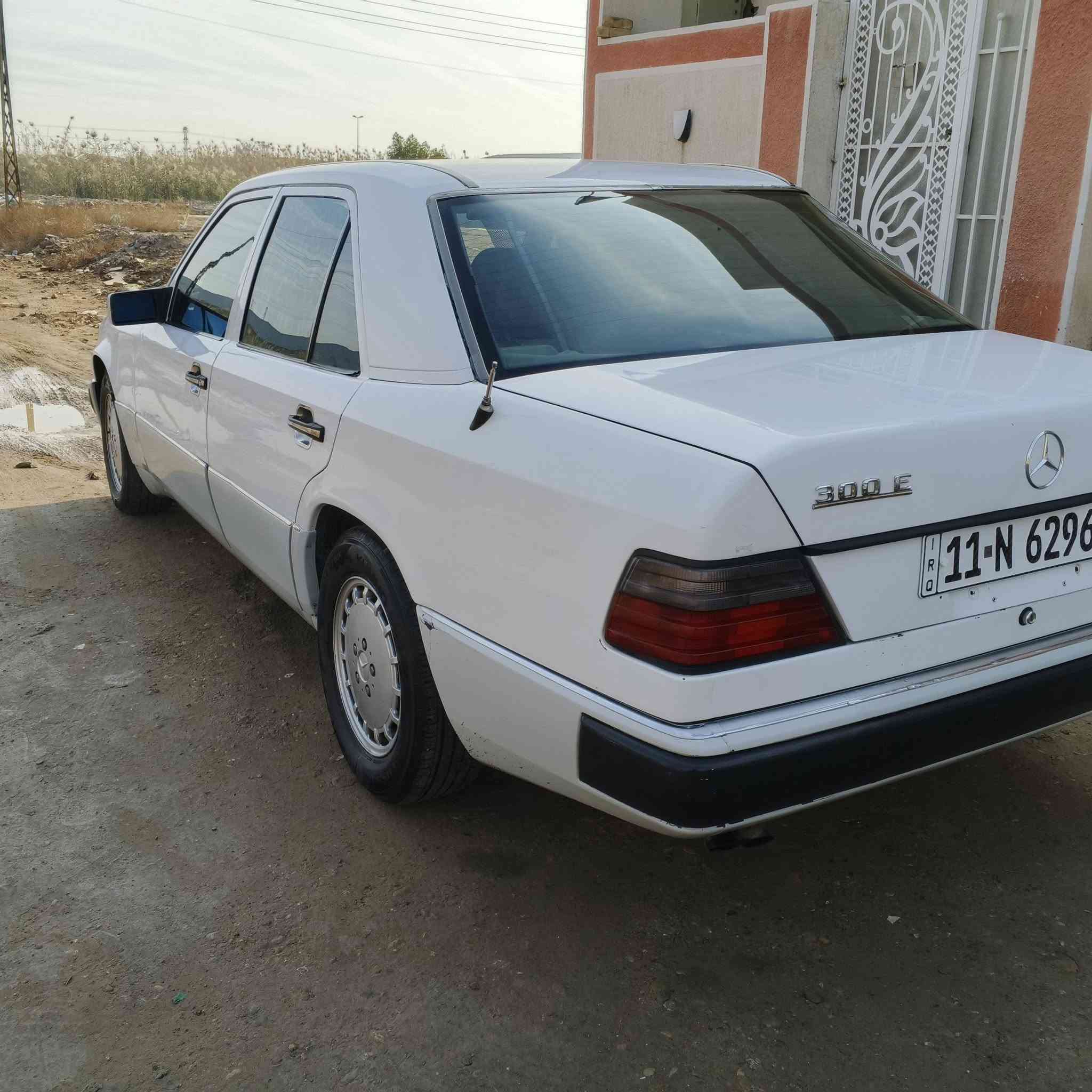 السلام عليكم ورحمه الله وبركاته 
مارسيدس دب موديل 1990 محرك بطه 2500
تبريد 
فتحه
برده خلفيه 
السونار مرفق مع الصور 
السعر 65 وبيها مجال بسيط
مكان السياره بغداد الراشدية 
***********
