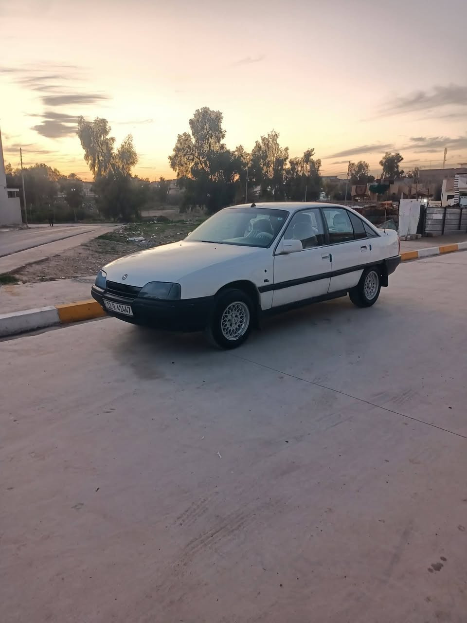 السلام عليكم سياره هوبل للبيع بنزين كربون موجود شرط وكاله وتحويل سياره بالسمنه محرك بيها نفخ اوتوماتيك موديل 89 سنويته لغايه 30 سياره جاهز السعر 30 بها مجال رقم الهاتف(***********)
