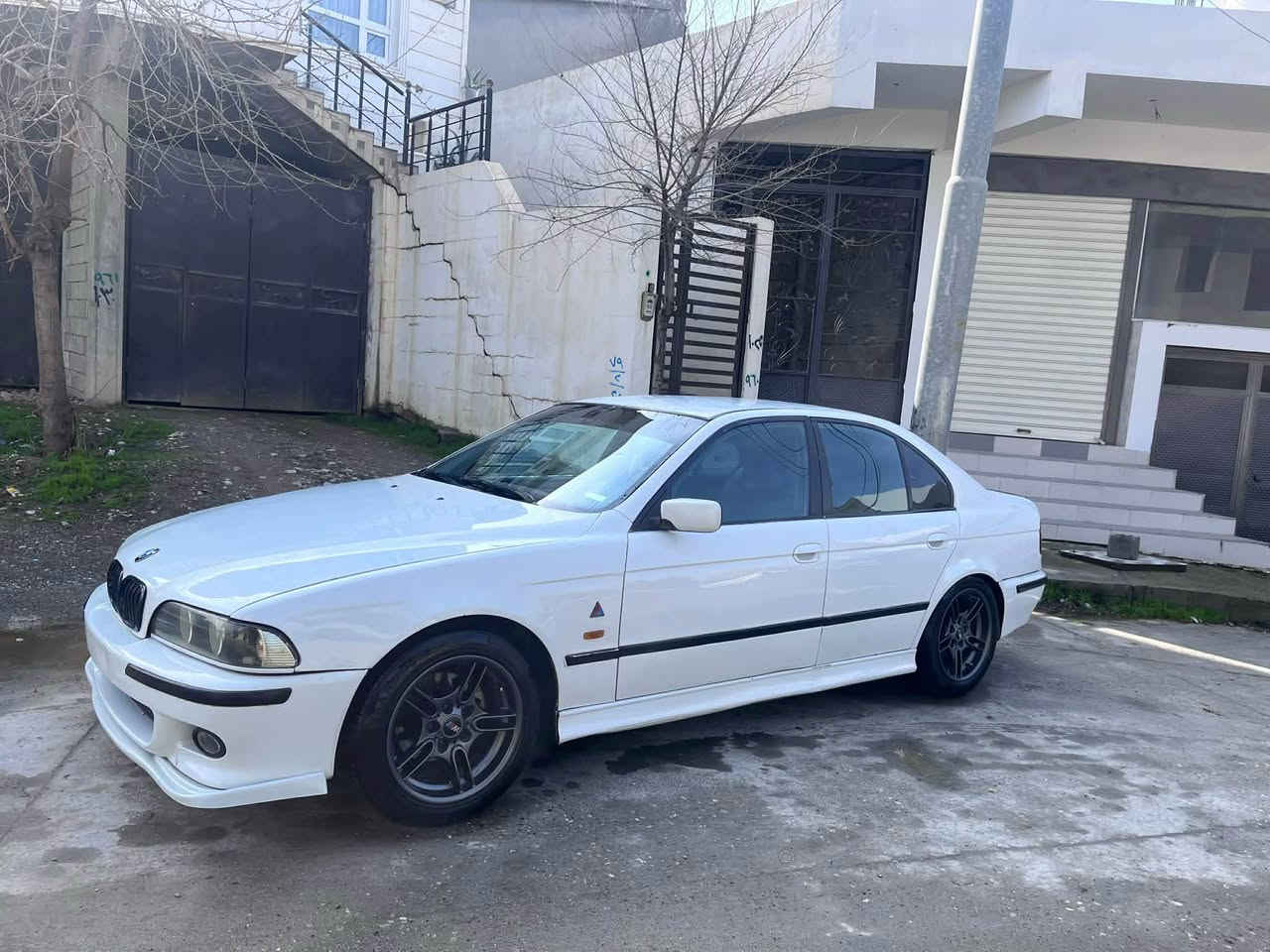 ماشاء الله له ماڵی هەموو لایەک
🦅BMW/1997/528Ai🦅
ئارم پلاستیک هەولێر بەشەرت 
شتی جوان و راقی دانسقە لۆک لۆک 
دەحەمی پێشو دواوەی M لۆک 
تەبرید بەشەرت 🥶
گەرمی بەشەرت😰
کارەبای بەشەرت پێشو پشتی بەشەرت دەبلو دارو بەردی بەشەرت هەتا بڵیی نەرمو خؤشە /هەیکەلیکی هەتا بڵیی جوانو رێکی هەیە سەخفو حیزام بەشەرت
لایت ئاڵقەوکامل زینۆنو   /رەقەم ئسڵی/ گێرو مەکینە بەشەرتی ١٠٠ فیتەر  دەکەڵو بوخار بەشەرت/کارەبایی بەشەرت / 528Ai دەبڵ دیجیتاڵ زۆر بەقوەتە ماڵی سیباقە ماشااللە تؤماتیک ٣گێر گێڕی حادیو سپۆرت مەزبوت فەقازی لاقی مازبوت بەنزین زۆر کەم دەخوا /کامل سێرفز کراوە/پلاک نۆزڵ مەسفی فیت پەمپ ڕۆنی گێڕو مەکینەی تازەیە ئیفرۆی مەزبوتە   کوشن جڵدو کارەبایەشاشە ئایپادە /چەمەلاخی دواوە لای سەکن ١ بست دەحمی پێوەیە شایەنی باس نییە/ ویلو تایەی لۆک لۆکە 
موسو براوە بە شەرت/ناوی لە دەرئ جوانترە
سەیارەکە پێویست بە وەسف ناکا 
دەحامی بۆ دەحامی بەشەرت لە رەسمەکان جوانتر نەبو هەقی رێگات حایدی من 
بۆ زانیاری زیاتر *********** فایبەر 
وەتسئەپ
شوێن .رانیە رانية, السليمانية
