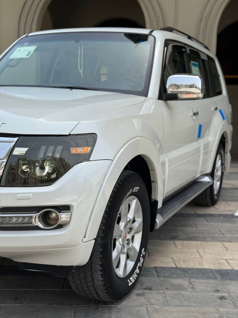 للبيع  سياره باجيرو خليجي حبتور مديل 2010 فول مواصفات لون ابيض صدفي حجم المحرك 3500 رقم  بغداد دولي  بدون حادث  سيارة  مكفوله كفاله عامه سياره كلين عله واضع الشركه  بيهه كد شبر  بارد بدون صبغ فقط معروفه خليجي السياره جديده مال جناي فورويل نضام دفلوك كشنات كهربائي اشارة بل مري شفط تحكم ستيرن  فتحه تبريد ثلاث قطع حساسات خلفيه زاد ثلاجه تخم تاير كير مكينه حداديه خير من الله سياره جديده لوك مال جناي  مكاني بغداد الكرخ السعر 133$ وبيهه مجال والاستفسار الاتصال ***********
