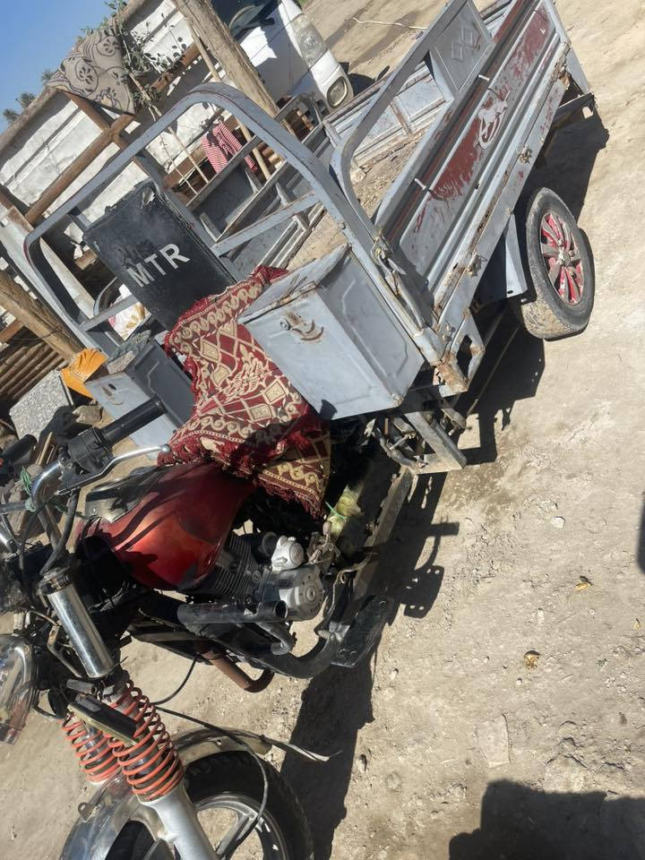 سلام عليكم ستوته البيع 2015 اوراق اصولي مكينه مال واحد ٢١  لوان احمر بس بديها صابغيه مكان بابل السعر ٨٠٠ وبيها مجال ***********  ركبتها طاكه ومسويها
