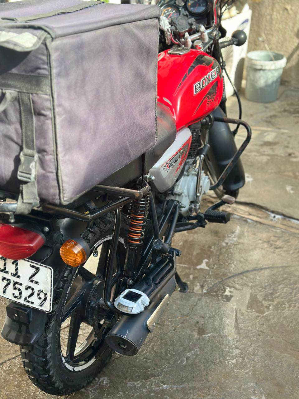 سلام وعليكم بوكسر 2023 مرقم بغداد كاملة مكملة 
تجي شوف بعينك وتفحص و وين متريد نروح و نفحص دراجة وحك جيتك عليه السعر 2400 وبي مجال نفس مكلت اقدر جيتك من تشتري 
*********** 
***********
واتس و اتصال بغداد, العراق
