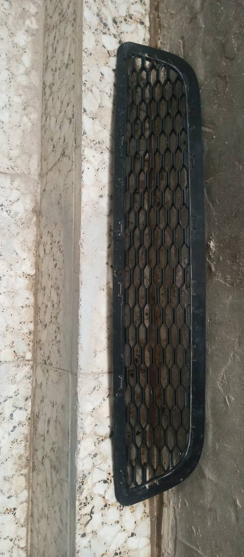 السلام عليكم ورحمه الله
من رخصة الادمن 
يوجد ماسده ايسر جهة السائق 
نظيفه جدا اخو الجديد 

وزوج لايت كشاف نظيفات 

وشبچة دعاميه امامي 

ولحيه دعاميه امامي لون رصاصي 

كله غراض دوج جورني باسعار مناسبه 

للتواصل والاستفسار 
***********
