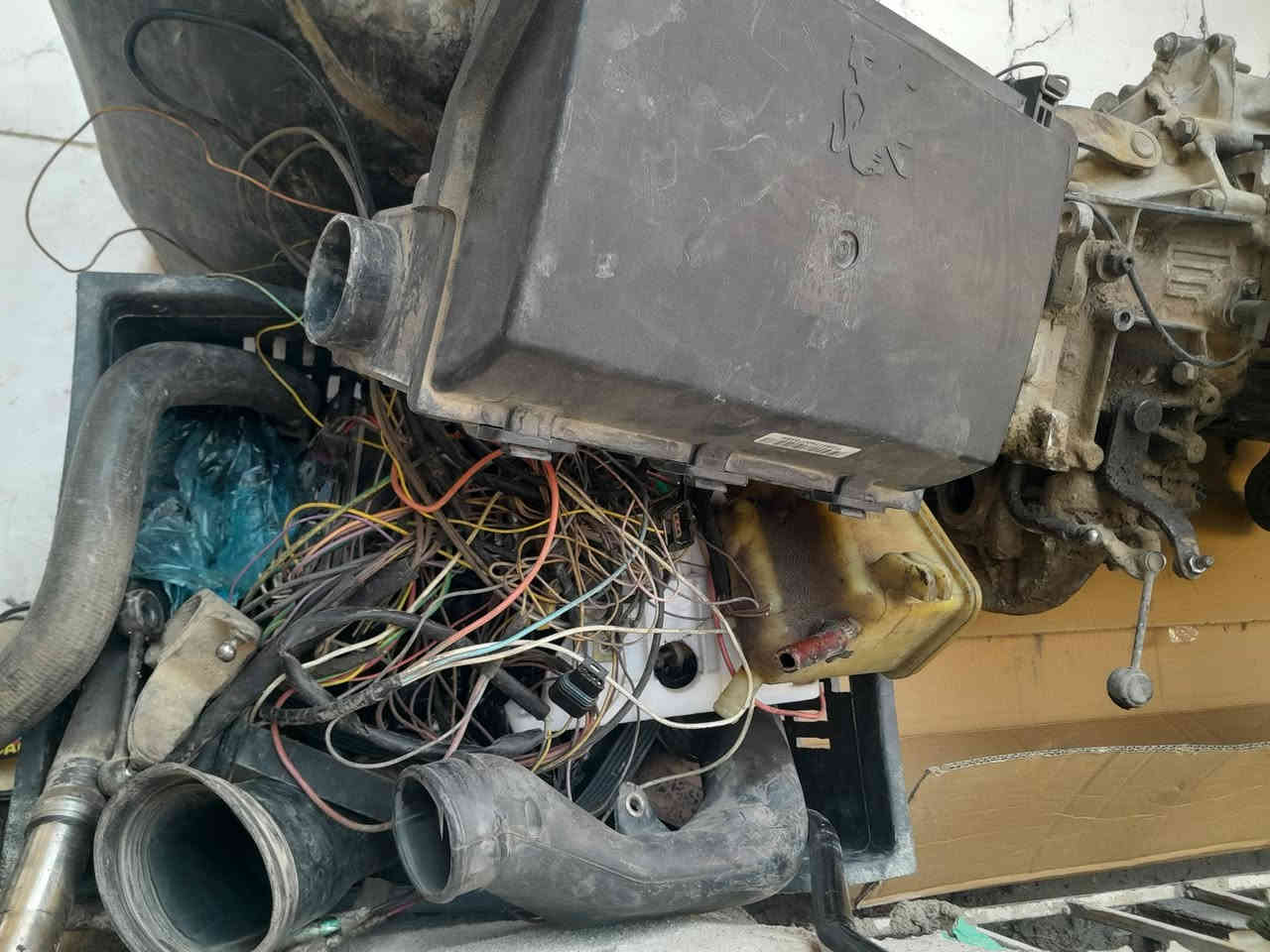 السلام عليكم ورحمة الله وبركاته مكينه مال بيجو كامله بيه صوت بكن كير شرط الفحص دينمو كبريسر سلف باور ضفيره عقل للبيع كلمن وسعره العنوان البصره القبله رقم الهاتف ***********
