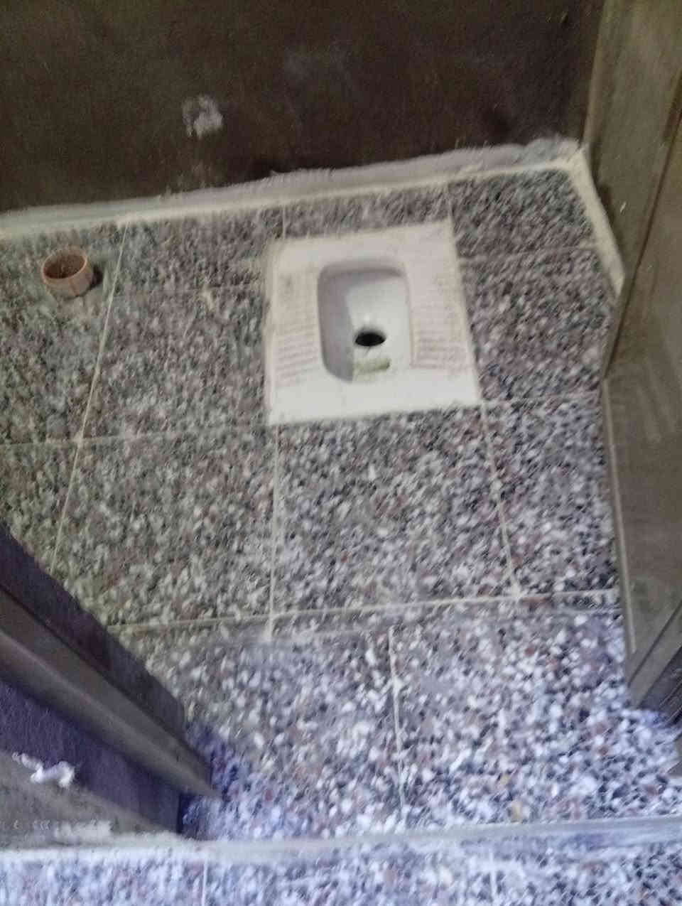 سلام عليكم خلفه سيراميك مصري شغل درجه اولى تسليم مهندس مقيم في بغداد الجديده رقم واتس***********
