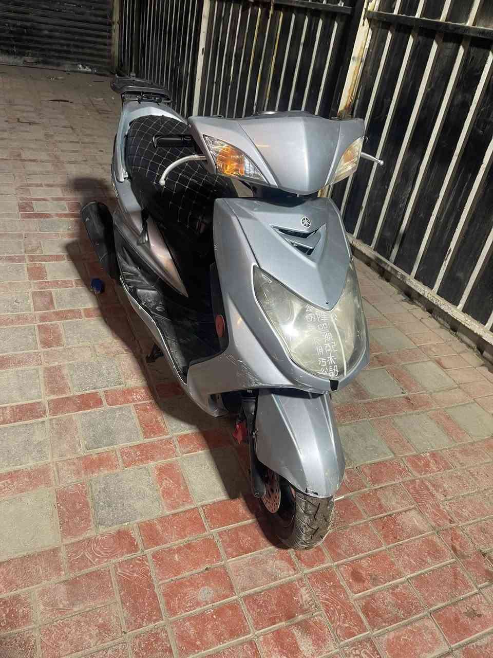 سكنز فحل
دراجه مكينه خرسه 
شلعه معدل 
دبلات كهربائيات كله كامل 
فقط بريكها مو قوي 
سعرها 650 
أوراق كامله 
مكان بلديات 
***********
