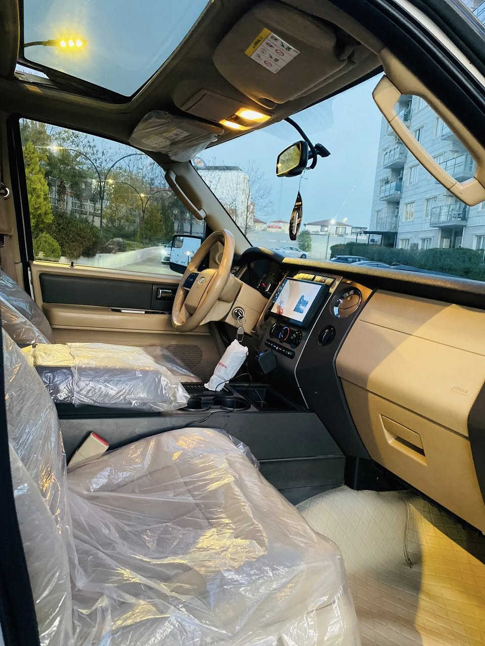 Ford expedition 2012 niva
                                                                      خلیجی
                                                                      ناو زەرد
                                                                      سلایت
                                                               دەبل ئەکسل
                                                                ٣ ڕیز کوشن
کوشن کارەبا 
                                                           تەبرید مەرکەزی
حاسە
                                                                     بلاجکتۆر
تەحدید سورعە 
سوکان ڤۆڵیوم
                                                             شاشە و کامێرە
                                                                      تەلەفون
لایت ئۆتۆ
١٣٨هەزار ڕۆشتووە 
سەنەوی و رەقەم تازە
گێڕو مەکینە بە شەرت
بێ سەوت بێ بوخار بێ دوکەڵ
                                         ١ پەڵەی بچوک بۆیاخی هەیە
ویل و تایەی تازە 
                                     تاقمێک تایەی دەنلوپی لەسەرە
تەحویل و غەرامە بە شەرت
شوێن:سلێمانی
138$💵 
📞ژ.ت/***********
