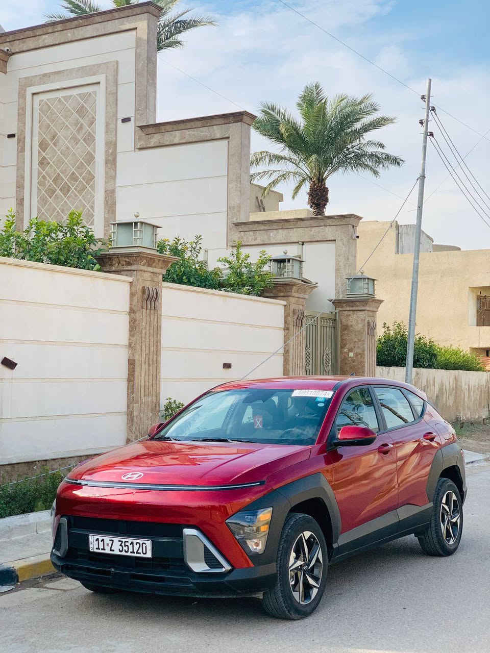 سلام عليكم للبيع 
كونا موديل 2024 
وارد امريكي ضرر بنيد فقط 
ودعاميه 
كامره 
حساس رادار محرك 2000 دوش
ماشيه 15 الف 
سياره جديده بعدها بريحه الشركه 
العنوان بغداد
السعر 163 وبي مجال بسيط 
ماكو هيج سعر مقارنه بخواتها.    ***********
