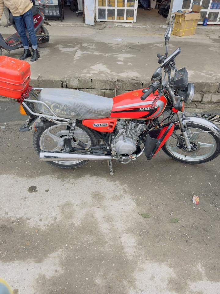 سلام عليكم اخوان 
درجه ايراني للبيع 
محرك 150
دراجه نضيفه حيل تاخذها دينار ماتصرف عليها  
رقم نينوى شرط تحويل
سعرها مليون 800الف بيها مجال
***********
***********
