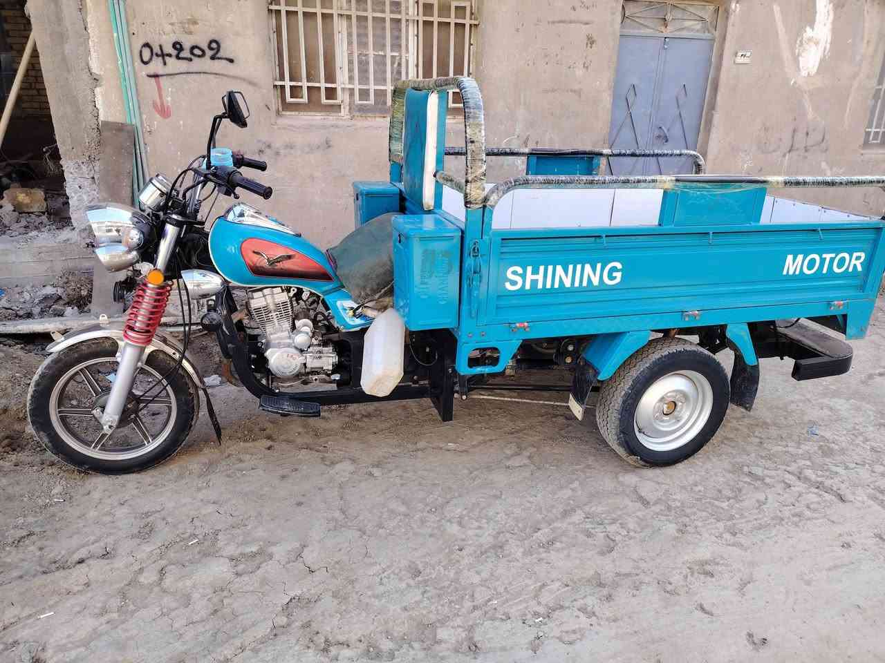 سلام عليكم ستوته لبيع ٢٣ نضيفه فول مكان شاميه هاذه رقمي ***********
