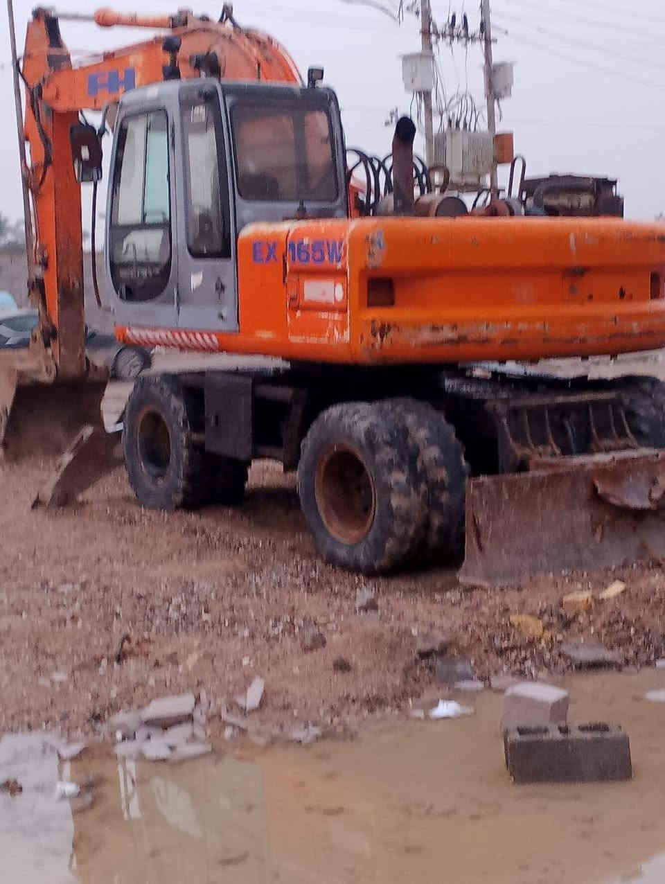 السلام عليكم

اخوان انه مكلف بل نشر

هاذ رقم ابو حفار

***********

***********

حفار تاير فيات هيتاشي حجم 165
مكان الحفار البصره مقابيل صناعة حمدان

،
