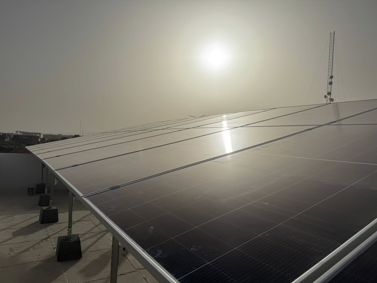 تم بحمد الله إنجاز مشروع جديد لنصب منظومة طاقة شمسية بمواصفات قوية من شركة شيساج العالمية بواقع ٣٠ امبير نهاري و٣٠ امبير ليلي لمده ٣ ساعات ونصف بضمان ٥ سنوات تناسب الأحمال العالية وتوفر استقرار كامل بالكهرباء 💪⚡ 

الانبار /حديثة / مقابل حي صناعي حديثة 
للتواصل : ***********
