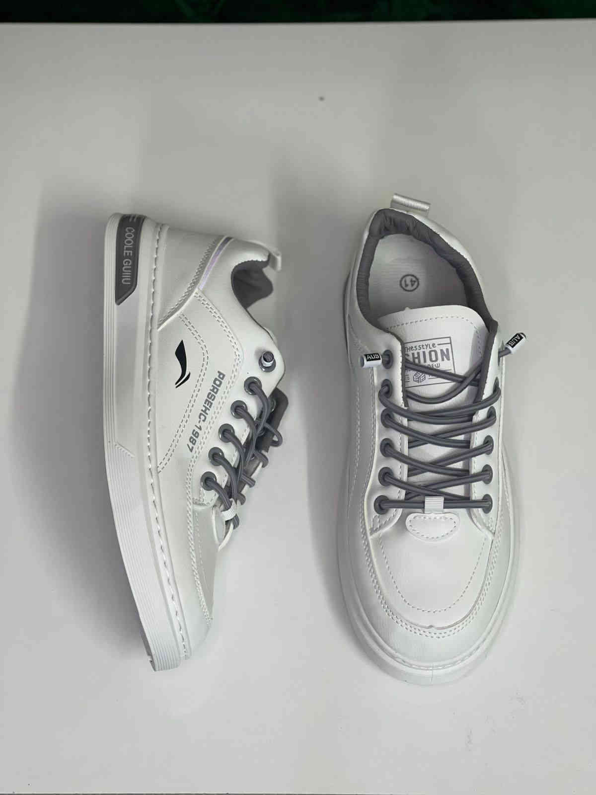 سلام عليكم احذيه ولادي بناتي بضاعه كوريه اصليه مو صيني وشرط الضمان يوجد توصيل داخل حي العامل والمناطق المجاوره للحجز راسلونا على الوتساب ***********
