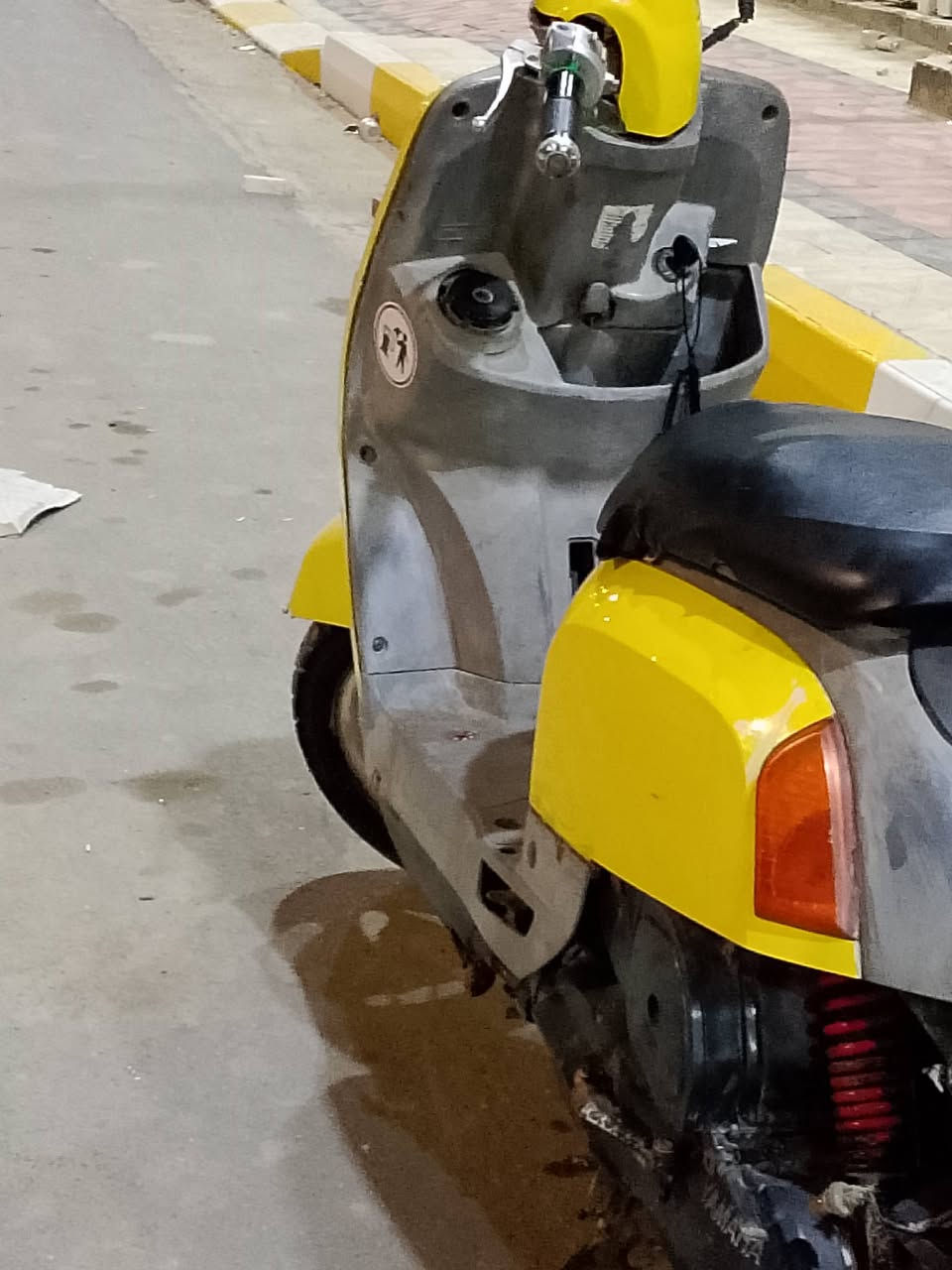 السلام عليكم...  دراجة بوليس نضيفة مفتوحة بوشة 55 شغال سلف هندر هورن بكلايت كلة شغال ونضيف مكاني ناصرية الشموخ السعر (500)وبيهة مجال ***********
