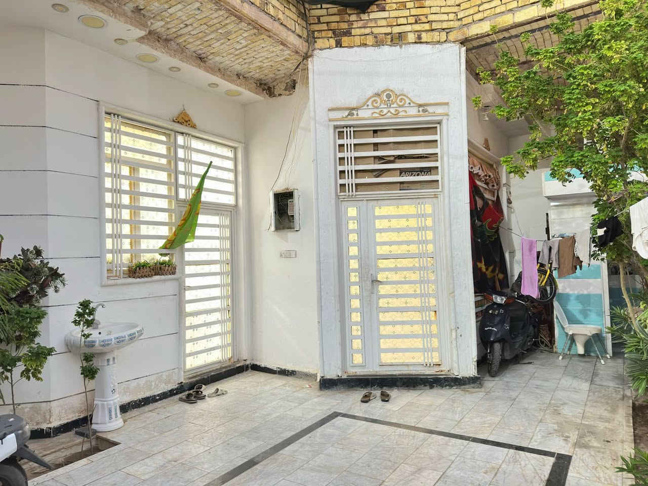 بيت للبيع حي الغدير ركن مساحة 200 متر طابقين ونص كونكريت السعر 280 وبي مجال الاستفسار ***********
