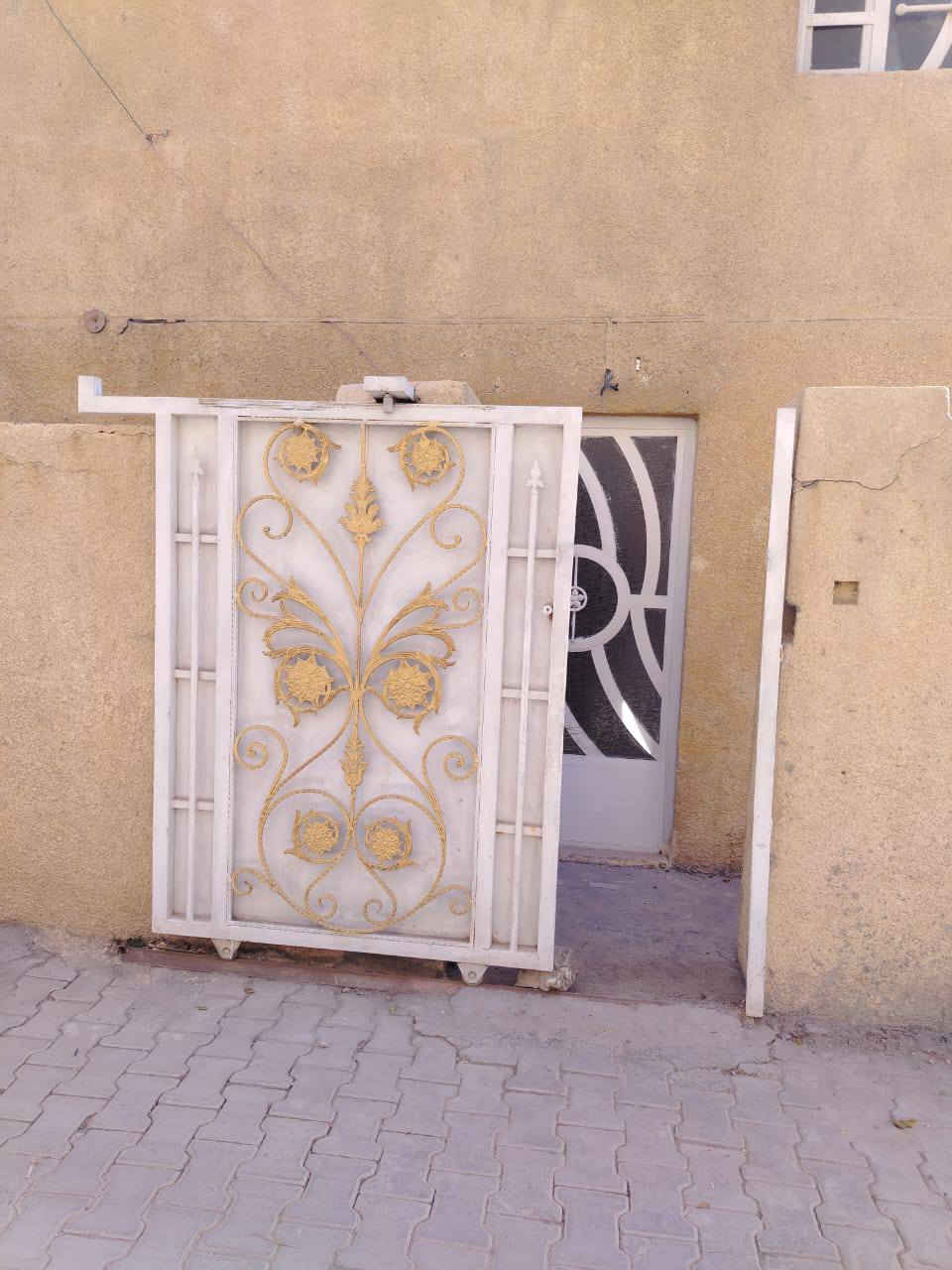 بيت للايجار مساحة 85 م طابق أرضي استقبال مطبخ وخدمات وغرفة نوم كبيرة ومنور وسطح وخزان ماء 
السعر 400 ألف (مطلوب عائلة صغيرة ) 
الدورة الميكانيك قرب جامع التوحيد 
*********** واتساب
