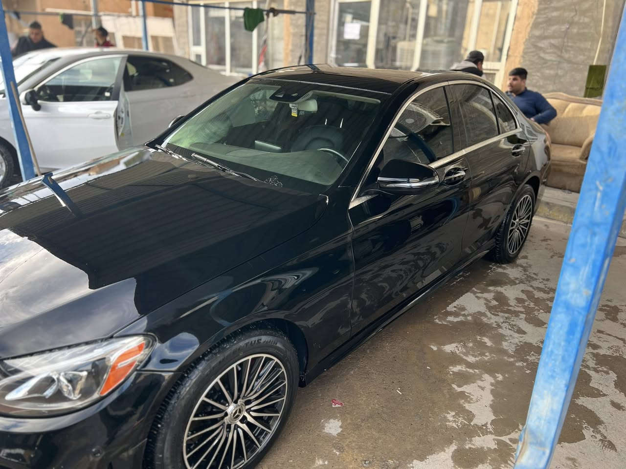 � للبيع مرسيدس C300 موديل 2017
• الحالة: ممتازة
• المحرك: 4 سلندر
• القير: أوتوماتيك
• اللون: اسود
• الداخلية: نظيفة
• الممشى: 130 الف كم
• الفحص: جاهزة للفحص
• السيارة استخدام شخصي
•الضرر صبغ بابين عكس سائق وقطعتين كلير امريكا 

💰 السعر: 210 ورقه (قابل للتفاوض بالمعقول)
📍 الموقع: تكريت
📞 للتواصل:***********
