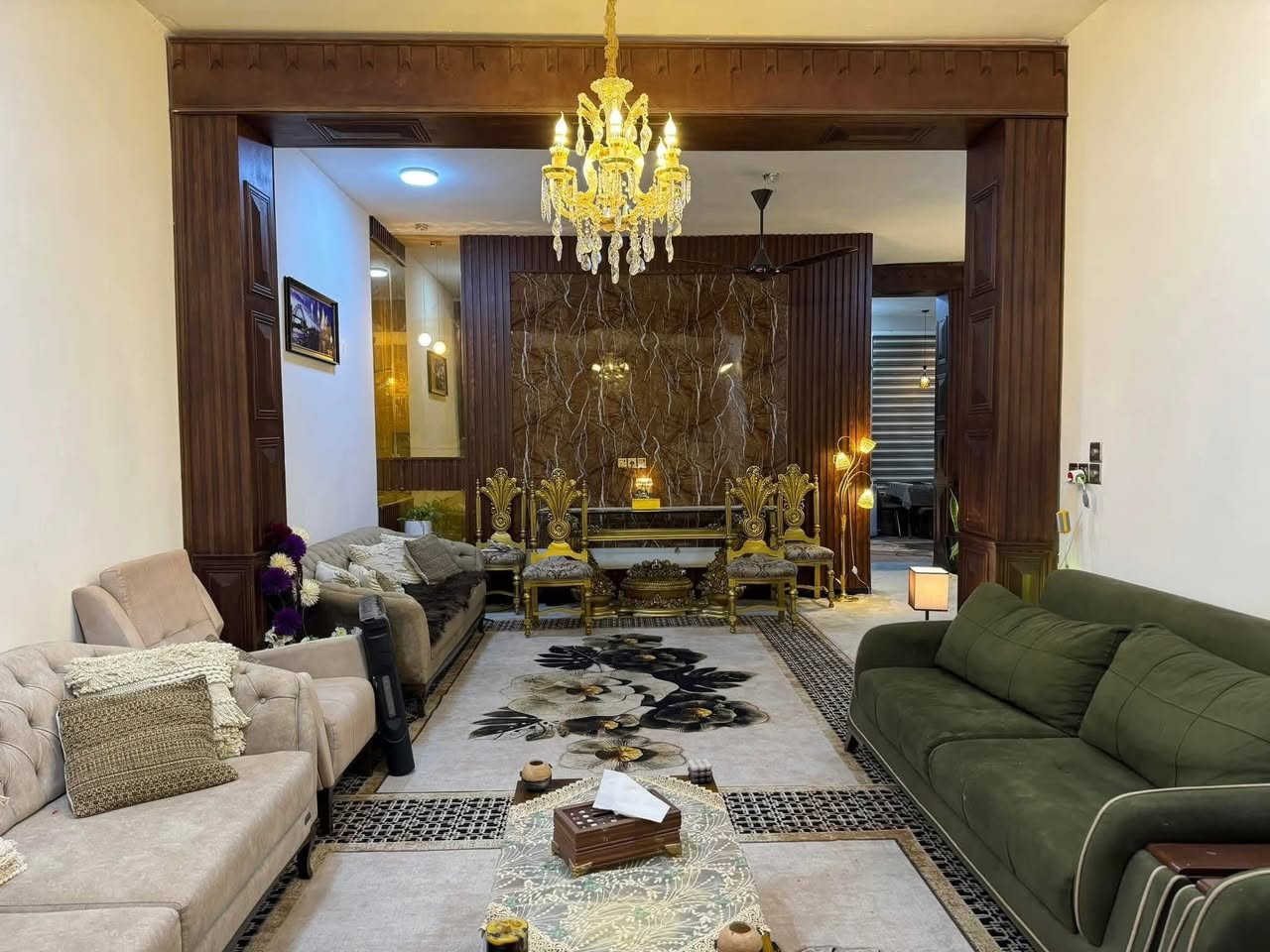 السلام عليكم 🏠 / دار للبيع مساحه ٢٠٠ م طابو زراعي سند                  واجهه ١٠ م / نزال ٢٠ م 🧱 بناء حديث درجه أولى الكاونتر مع أثاث الاستقبال مع الدار الطابق الاول / مطبخ . أستقبال . هول . غرفه . مجمع صحيات . كراج . صحيات خارجيه الطابق الثاني / ٤ غرف نوم .هولالعنوان بابل ازوير الغربي التقسيم لأول يبعد 50م عن الكورنيشتفاصيل اكثر مراجعت مكتب التصميم العقاري☎️***********/***********
