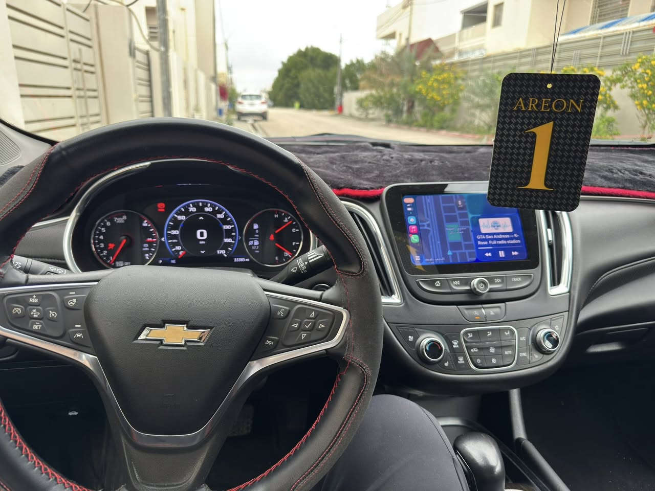 🔥 للبيع – فرصة مميزة 🔥
🚗 شيفروليه ماليبو 2023 – فئة Premier (أعلى فئة)

📍 الموقع: النجف

✨ المواصفات:• محرك 1.5 لتر تيربو اقتصادي وقوي• ناقل حركة أوتوماتيك CVT سلس• شاشة معلومات وترفيه كبيرة تدعم Apple CarPlay و Android Auto• نظام صوتي فاخر (Bose) 🎧• مقاعد جلد فاخرة مع تدفئة وتبريد• تحكم كهربائي بالمقاعد + ذاكرة للسائق• فتحة سقف (Sunroof)• نظام دخول وتشغيل بدون مفتاح (Smart Key)• تشغيل عن بُعد• كاميرا خلفية + حساسات أمامية وخلفية• نظام المحافظة على المسار + تنبيه مغادرة المسار• نظام مراقبة النقطة العمياء• مثبت سرعة ذكي (Adaptive Cruise Control)• فرامل طوارئ أوتوماتيكية• جنوط رياضية قياس 19 إنش• إضاءة LED أمامية وخلفية• مرايا جانبية كهربائية مع تسخين

📊 الحالة:السيارة نظيفة جداً، استخدام خفيفبيه ضرر خفيف جداً (غير مؤثر على الأداء)

💰 السعر: 151 (قابل للتفاوض البسيط)

📞 – مراسلة خاص أو اتصال
***********
