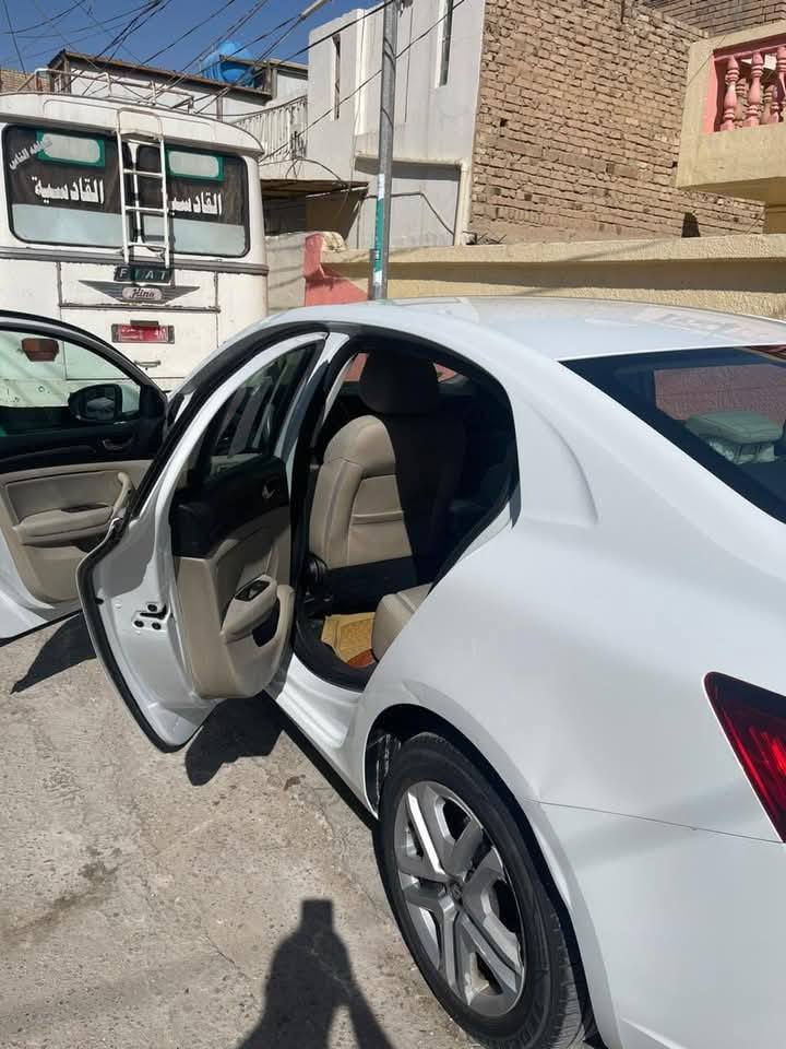 سيارة رينو ميكان موديل 20 خليجي مكفوله كفاله عامه باقي 4 شهر واصير حرة محرك وكير ياباني نيسان سيارة جديدة السعر ب 105 وبيه مجال العنوان الديوانية المركز الاستفسار الاتصال على الرقم ***********

