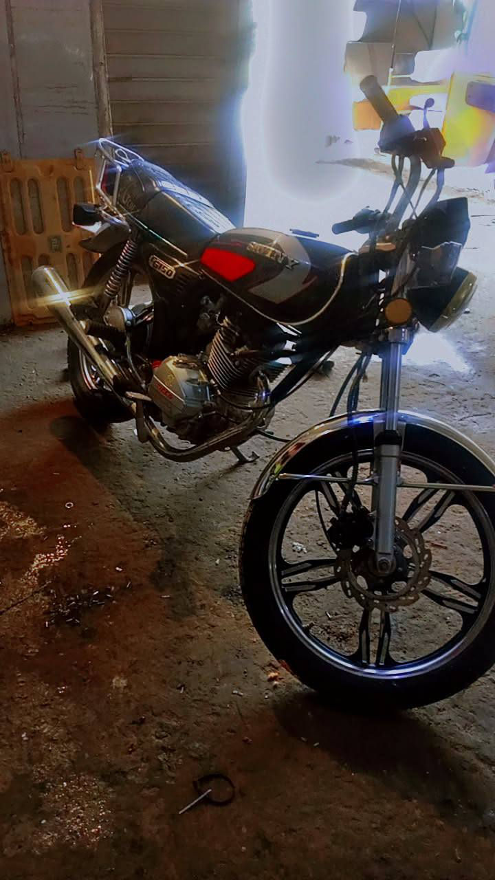 السلام عليكم دراجه للبيع موديل 22 سعر ب 400 بيها مجال ***********
