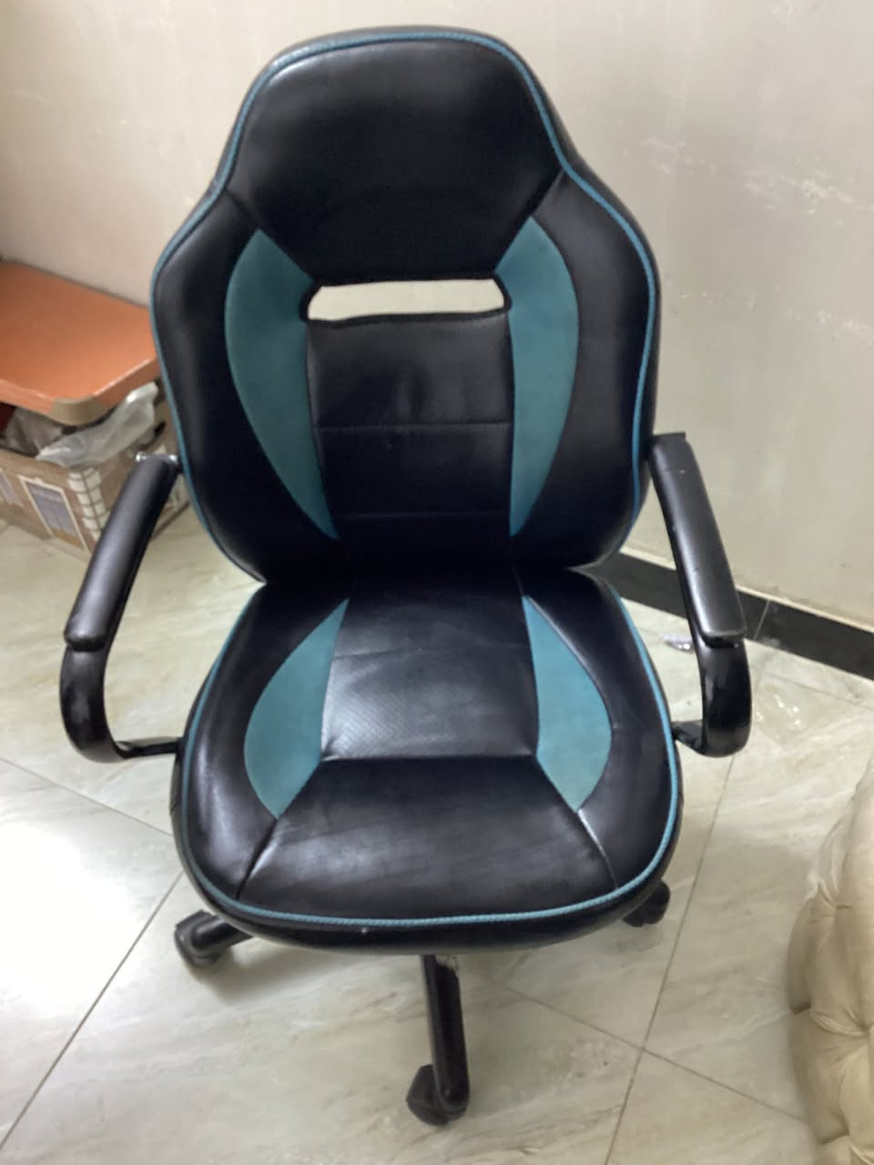 كرسي للبيع نظيف جدا السعر ٤٥ وبي مجال للطيبين المكان بغداد الشعلة الرقم الهاتف ***********
