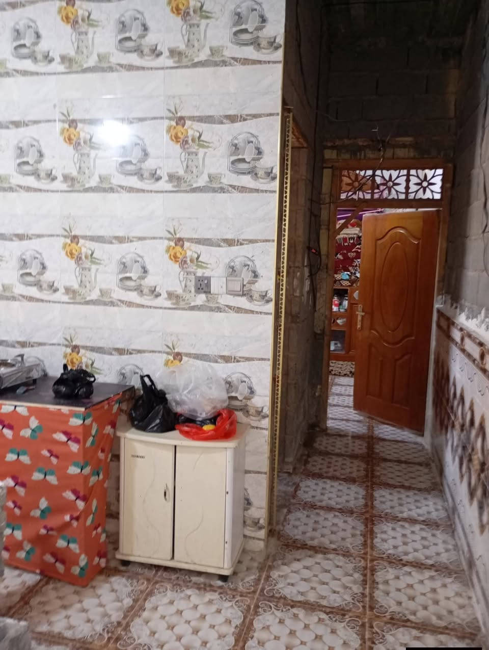 مشتمل للبيع مساحه ١٠٠م الجغيفي الثانيه نهاية سياج الخلفي للمقبره الاسلاميه يبعد عن سياج المقبره ١٠٠متر تقريبا طابو زراعي شارع ١٥ متر يحتوي المشتمل على غرفه ومطبخ وحمام وصاله واستقبال بي شويه نقوصات والاستقبال مو كامل السعر ٣٨ مليون قفله  للاستفسار ***********/***********
