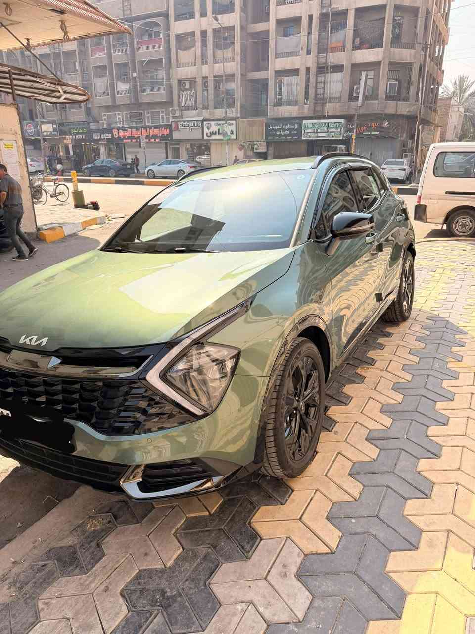 كيا سبورتاج 2025 زيروو 

كيا سبورتاج بلاك أدشّن موديل 2025 أخت الزيروو  اللون المميز زيتوني ماشية اقل من 6000 كيلو متر فول مواصفات 
ضمان شركه مجموعة الدولية 3سنوات  أو 100 الف كيلو  ضمان تبديل دهن مجان 3 مرات. 

المواصفات
لايت لد
بروجكتر لد
مري شفط
بك لايت لد 
كشنات الأمامية كهرباء  زيتوني جلد 
داخل اسود زيتوني 
بصمه ابواب+بصمه تشغيل
بلاك لماع خارج الأسود لماع ملكي
اشاير مري 
ويل كب 19
شاشه كار بلي 
كامره خلفية
عداد دجتل
تشغيل عن بعد
كشنات تدفئه
تبريد 
حساس مطر
مرايه تعتيم
حساس أمامي خلفي 
شباك بيانو بلاك مع السواد الخارجي 
درايف مود 
شفتات ستيرن تحكم  ستيرن جهتين

ملاحظة بيه بارد بسيط بالباب والجاملغ اثر رجوع دراجه ومسوي ع البارد ورصعه خفيفه مسويها 

السيارة مكفوله كفالة عامه من الضربه والصبغ  
السعر  238 ورقة بيه مجال بسيط  بيع فقط 
مكان السيارة بغداد الرصافة 
للاستفسار  ***********

