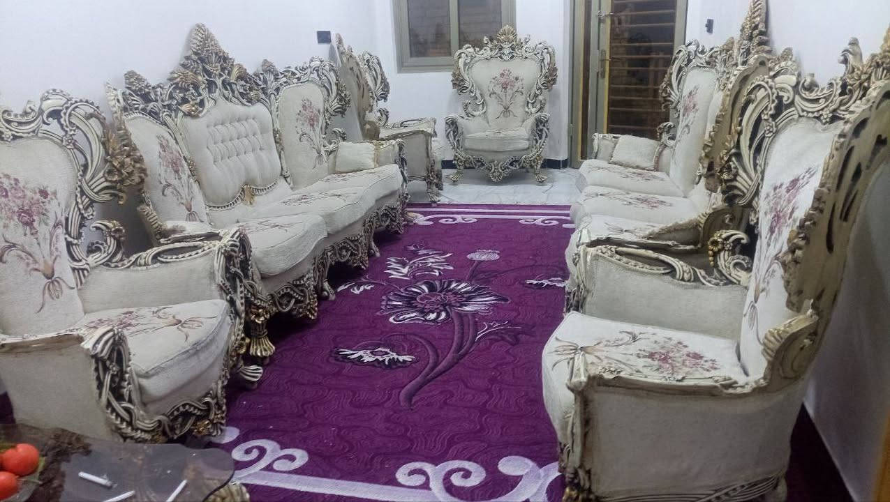 تخم 10كراسي مكاني بالحله السعر مليون وبي مجال الاتصال على الرقم ***********
