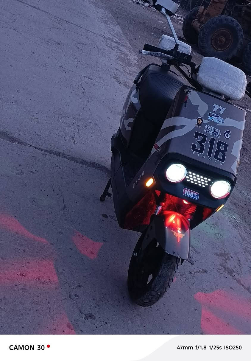 السلام عليكم دراجه شحن للبيع 318 بيها ضرر بل كفر موديل 2025 ملف 1200 سته بطاريات زينه دسك امامي خلفي السعر 450 لاتصال على هذا الرقم ***********
