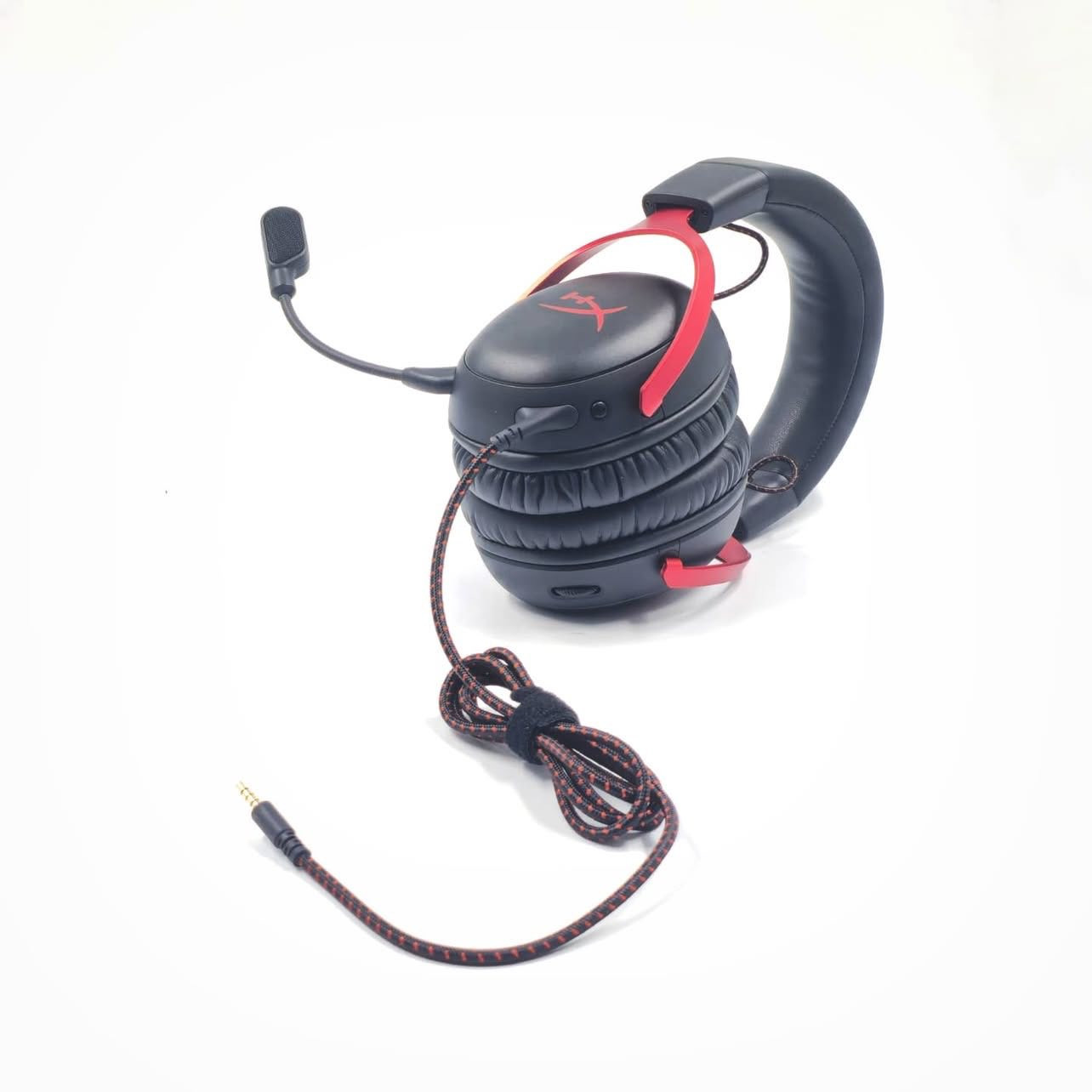 السعر : - 80 الف
كاملة الملحقات.
.Hyperx Cloud 3 - : الاسم -
USB Type-C & USB7.1 & AUX STEREO - : المدخل -
Xbox One & Xbox Series X/S & PC & - : الاستخدامات
PS4 & PS5 & MAC & Nintendo Switch & Mobile &
•Ipad
- ملاحظة : - فقط لاصق علبة السماعة مفتوحة (open box)
لكن السماعة وملحقاتها جديدة  .


**إذا كنت صاحب هذا الإعلان وتريد حذفه لأي سبب، رجاءا أرسل رسالة إلى الدعم الفني**